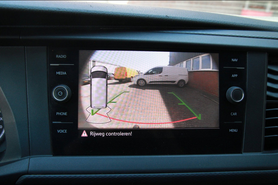 Volkswagen Transporter 2.0 TDI L2H1 App connect / Imperiaal / Camera / Trekhaak / 3 zits