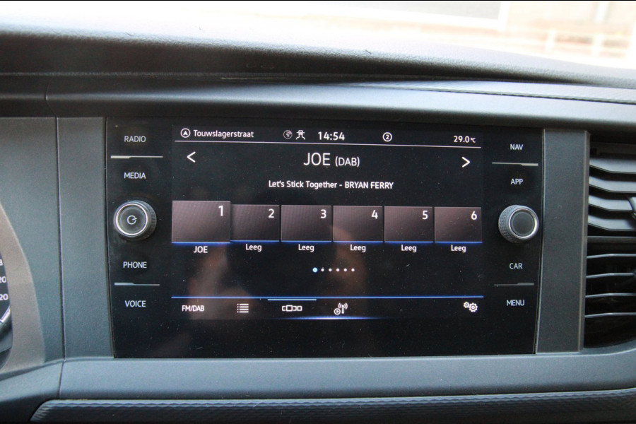 Volkswagen Transporter 2.0 TDI L2H1 App connect / Imperiaal / Camera / Trekhaak / 3 zits