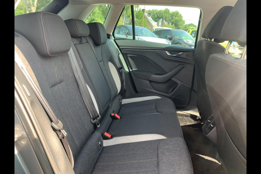 Škoda Kamiq 1.0 TSI Ambition 110pk Automaat | Wegklapbare Trekhaak | Adaptieve Cruise | Stoelverwarming | Achteruitrijcamera