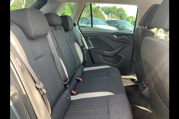 Škoda Kamiq 1.0 TSI Ambition 110pk Automaat | Wegklapbare Trekhaak | Adaptieve Cruise | Stoelverwarming | Achteruitrijcamera