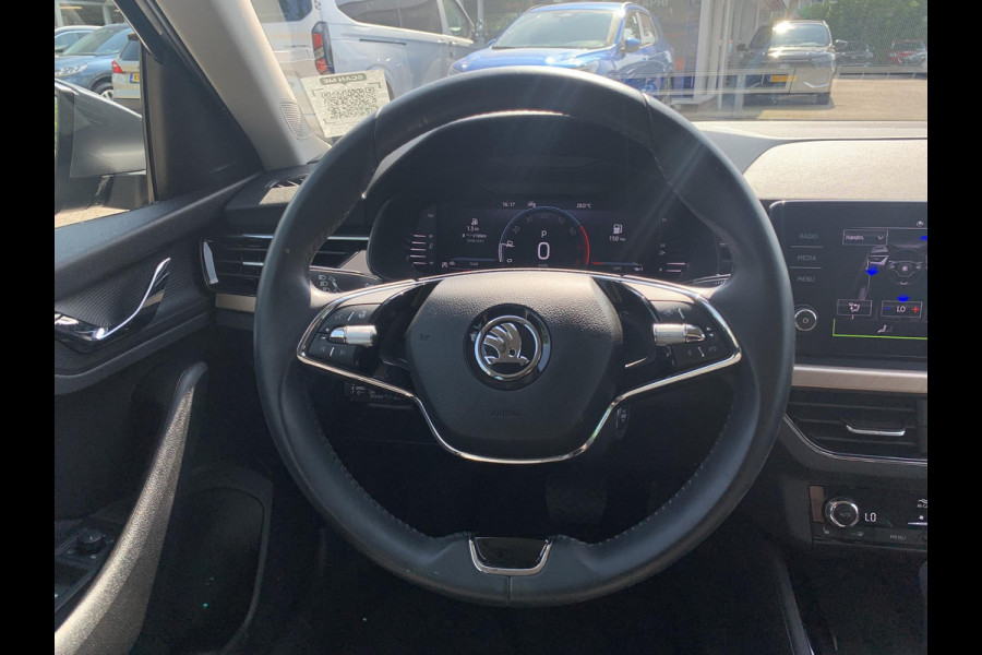 Škoda Kamiq 1.0 TSI Ambition 110pk Automaat | Wegklapbare Trekhaak | Adaptieve Cruise | Stoelverwarming | Achteruitrijcamera