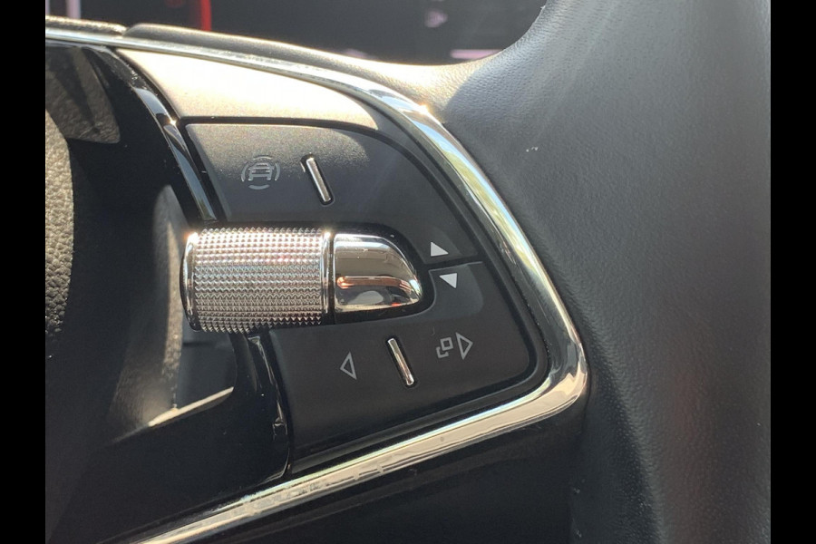 Škoda Kamiq 1.0 TSI Ambition 110pk Automaat | Wegklapbare Trekhaak | Adaptieve Cruise | Stoelverwarming | Achteruitrijcamera
