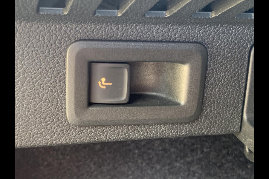 Škoda Kamiq 1.0 TSI Ambition 110pk Automaat | Wegklapbare Trekhaak | Adaptieve Cruise | Stoelverwarming | Achteruitrijcamera