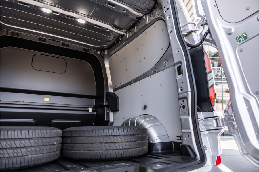 Ford Transit Custom 300 2.0 TDCI L2H1 Limited DC | BPM VRIJ | Dubbel Cabine | Elec schuifdeuren | ACC | Blind Spot | 360 Camera | CarPlay | Navigatie | Stoelverwarming | 5-Zitter | BPM Vrij