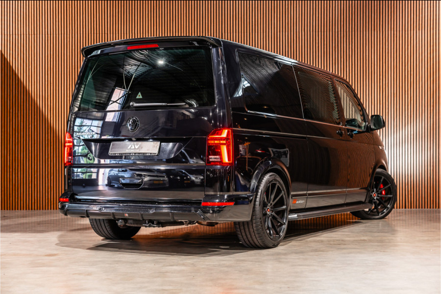 Volkswagen Transporter 2.0 TDI L2H1 DC Caravelle | LeightonVans Bodykit | ACC | Bi-Xenon | Elek deuren | Lederen bekleding | Camera | CarPlay | Navigatie | Trekhaak | Nieuwe APK