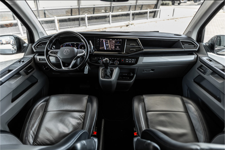 Volkswagen Transporter 2.0 TDI L2H1 DC Caravelle | LeightonVans Bodykit | ACC | Bi-Xenon | Elek deuren | Lederen bekleding | Camera | CarPlay | Navigatie | Trekhaak | Nieuwe APK