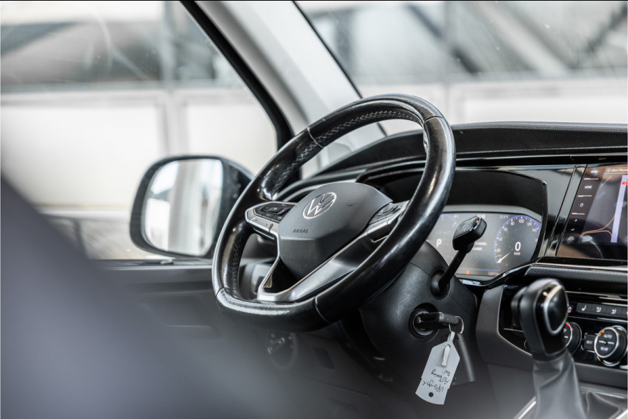 Volkswagen Transporter 2.0 TDI L2H1 DC Caravelle | LeightonVans Bodykit | ACC | Bi-Xenon | Elek deuren | Lederen bekleding | Camera | CarPlay | Navigatie | Trekhaak | Nieuwe APK