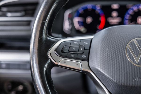 Volkswagen Transporter 2.0 TDI L2H1 DC Caravelle | LeightonVans Bodykit | ACC | Bi-Xenon | Elek deuren | Lederen bekleding | Camera | CarPlay | Navigatie | Trekhaak | Nieuwe APK