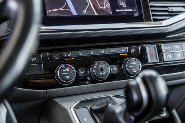Volkswagen Transporter 2.0 TDI L2H1 DC Caravelle | LeightonVans Bodykit | ACC | Bi-Xenon | Elek deuren | Lederen bekleding | Camera | CarPlay | Navigatie | Trekhaak | Nieuwe APK