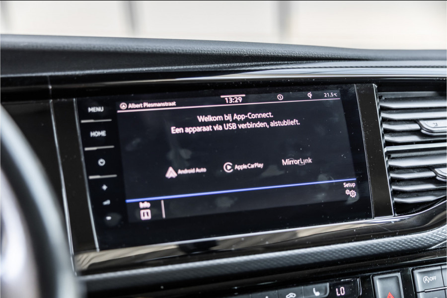 Volkswagen Transporter 2.0 TDI L2H1 DC Caravelle | LeightonVans Bodykit | ACC | Bi-Xenon | Elek deuren | Lederen bekleding | Camera | CarPlay | Navigatie | Trekhaak | Nieuwe APK