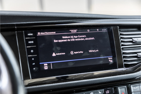 Volkswagen Transporter 2.0 TDI L2H1 DC Caravelle | LeightonVans Bodykit | ACC | Bi-Xenon | Elek deuren | Lederen bekleding | Camera | CarPlay | Navigatie | Trekhaak | Nieuwe APK