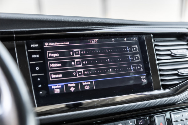 Volkswagen Transporter 2.0 TDI L2H1 DC Caravelle | LeightonVans Bodykit | ACC | Bi-Xenon | Elek deuren | Lederen bekleding | Camera | CarPlay | Navigatie | Trekhaak | Nieuwe APK