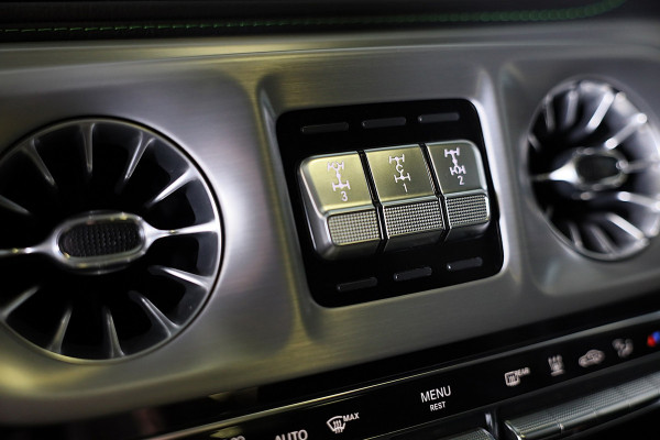 Mercedes-Benz G-Klasse 63 Manufaktur / Olijf Groen / Carbon / Massage / Memory / 360 Camera / Lane Assist / BURMESTER / Open Dak