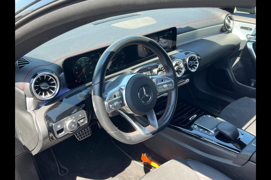 Mercedes-Benz CLA-Klasse Shooting Brake 200 Business Solution AMG panoramadak vol vol