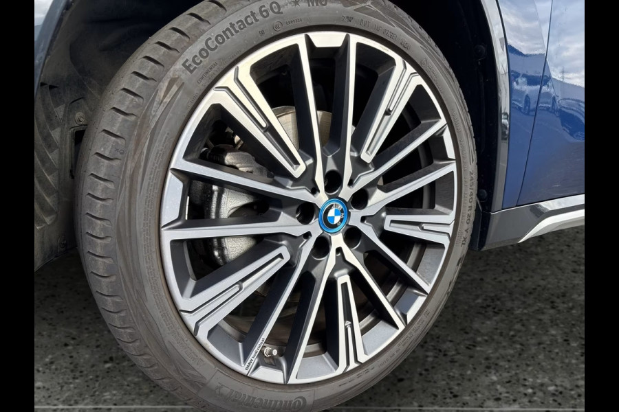 BMW X1 xDrive30e xLine ** LED, LEDER, HuD, PANORAMA, H&K SOUND, DR. ASS + ** 1e EIG - UNFALLFREI - BMW ONDERH. ** ** INFORMEER OOK NAAR ONZE AANTREKKELIJKE FINANCIAL-LEASE TARIEVEN **