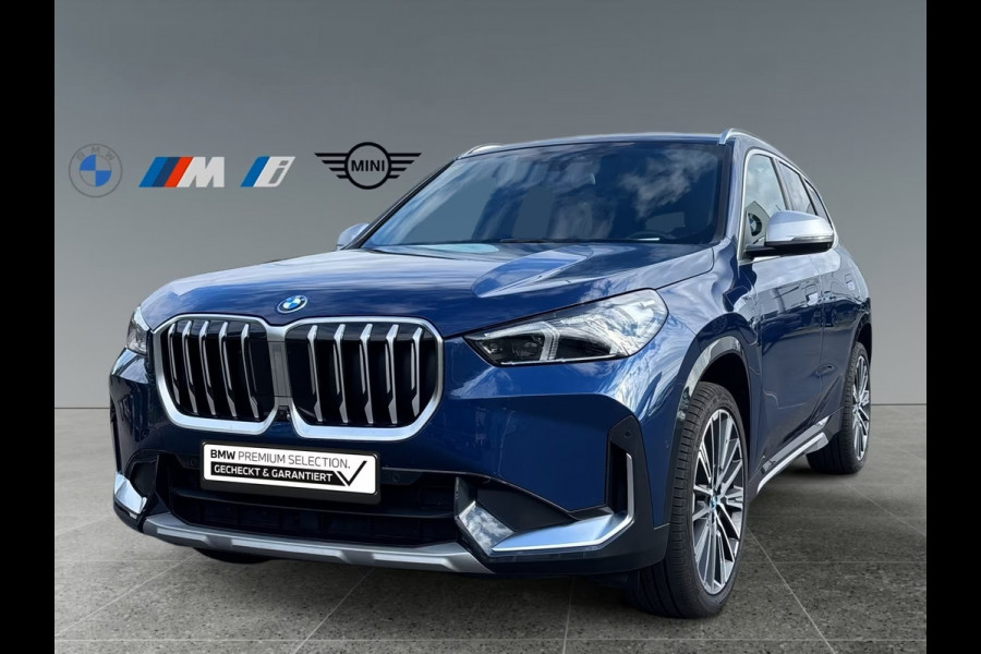 BMW X1 xDrive30e xLine ** LED, LEDER, HuD, PANORAMA, H&K SOUND, DR. ASS + ** 1e EIG - UNFALLFREI - BMW ONDERH. ** ** INFORMEER OOK NAAR ONZE AANTREKKELIJKE FINANCIAL-LEASE TARIEVEN **