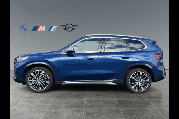 BMW X1 xDrive30e xLine ** LED, LEDER, HuD, PANORAMA, H&K SOUND, DR. ASS + ** 1e EIG - UNFALLFREI - BMW ONDERH. ** ** INFORMEER OOK NAAR ONZE AANTREKKELIJKE FINANCIAL-LEASE TARIEVEN **