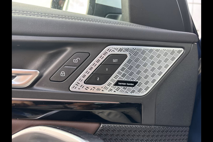 BMW X1 xDrive30e xLine ** LED, LEDER, HuD, PANORAMA, H&K SOUND, DR. ASS + ** 1e EIG - UNFALLFREI - BMW ONDERH. ** ** INFORMEER OOK NAAR ONZE AANTREKKELIJKE FINANCIAL-LEASE TARIEVEN **