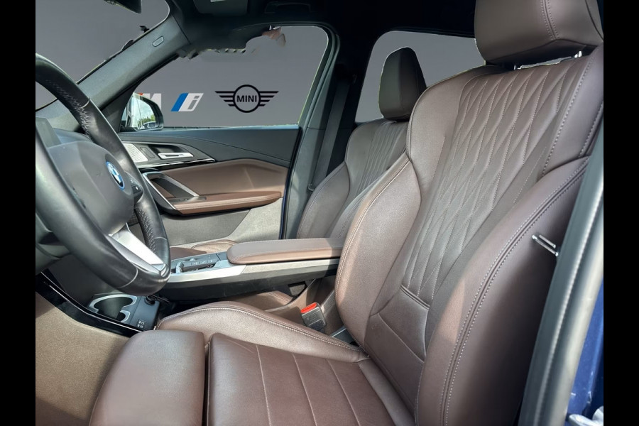 BMW X1 xDrive30e xLine ** LED, LEDER, HuD, PANORAMA, H&K SOUND, DR. ASS + ** 1e EIG - UNFALLFREI - BMW ONDERH. ** ** INFORMEER OOK NAAR ONZE AANTREKKELIJKE FINANCIAL-LEASE TARIEVEN **