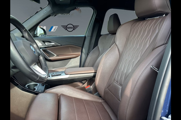 BMW X1 xDrive30e xLine ** LED, LEDER, HuD, PANORAMA, H&K SOUND, DR. ASS + ** 1e EIG - UNFALLFREI - BMW ONDERH. ** ** INFORMEER OOK NAAR ONZE AANTREKKELIJKE FINANCIAL-LEASE TARIEVEN **