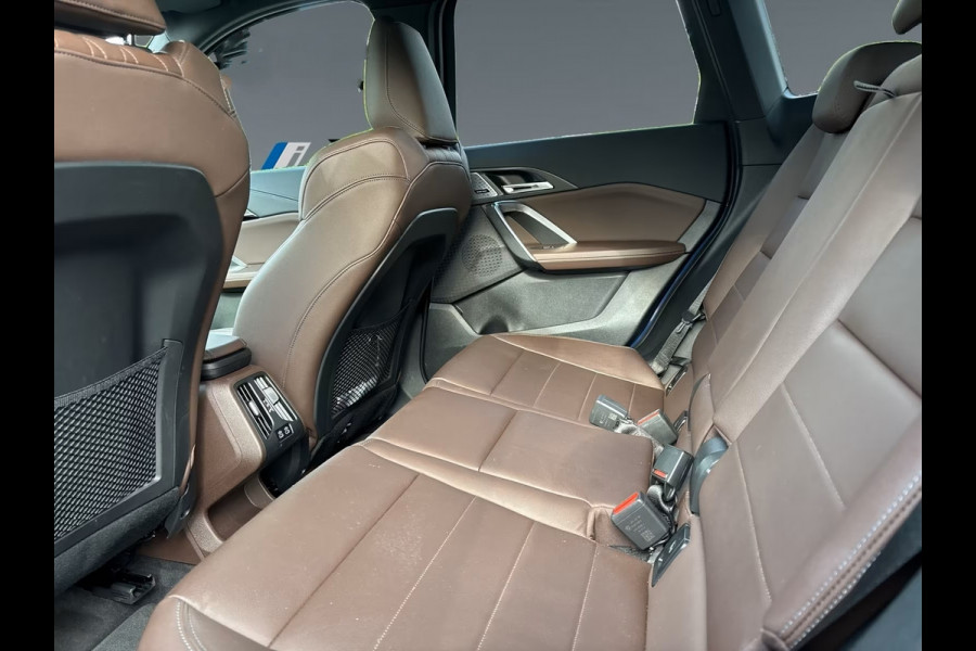 BMW X1 xDrive30e xLine ** LED, LEDER, HuD, PANORAMA, H&K SOUND, DR. ASS + ** 1e EIG - UNFALLFREI - BMW ONDERH. ** ** INFORMEER OOK NAAR ONZE AANTREKKELIJKE FINANCIAL-LEASE TARIEVEN **
