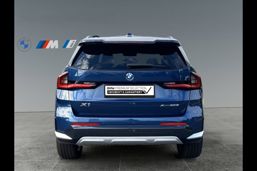 BMW X1 xDrive30e xLine ** LED, LEDER, HuD, PANORAMA, H&K SOUND, DR. ASS + ** 1e EIG - UNFALLFREI - BMW ONDERH. ** ** INFORMEER OOK NAAR ONZE AANTREKKELIJKE FINANCIAL-LEASE TARIEVEN **