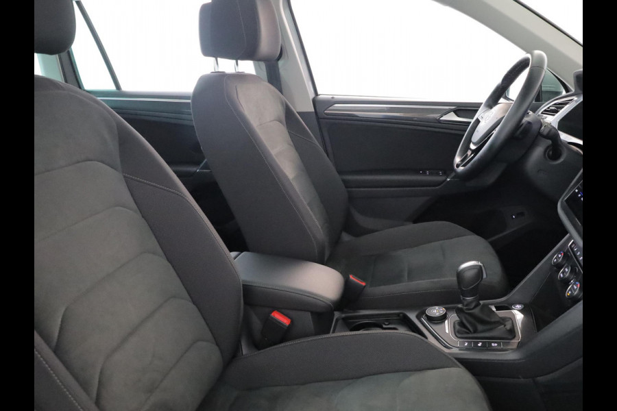 Volkswagen Tiguan 1.4 TSI 4Motion Highline 150pk AUT| Pano.dak | 19'LM-velgen| Navi | verwarmde voorruit| Alarm