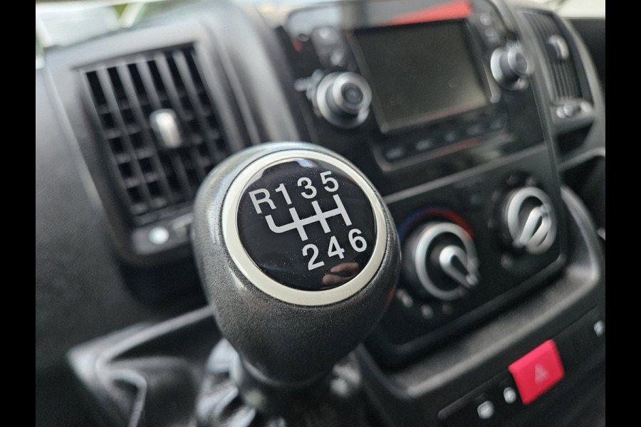 Peugeot Boxer 330 2.2 BlueHDi 140 L2H2 Premium Trekhaak! Airco! NAP! Cruise Control! Nette Bus!