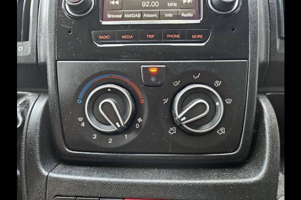 Peugeot Boxer 330 2.2 BlueHDi 140 L2H2 Premium Trekhaak! Airco! NAP! Cruise Control! Nette Bus!