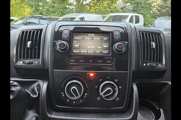 Peugeot Boxer 330 2.2 BlueHDi 140 L2H2 Premium Trekhaak! Airco! NAP! Cruise Control! Nette Bus!