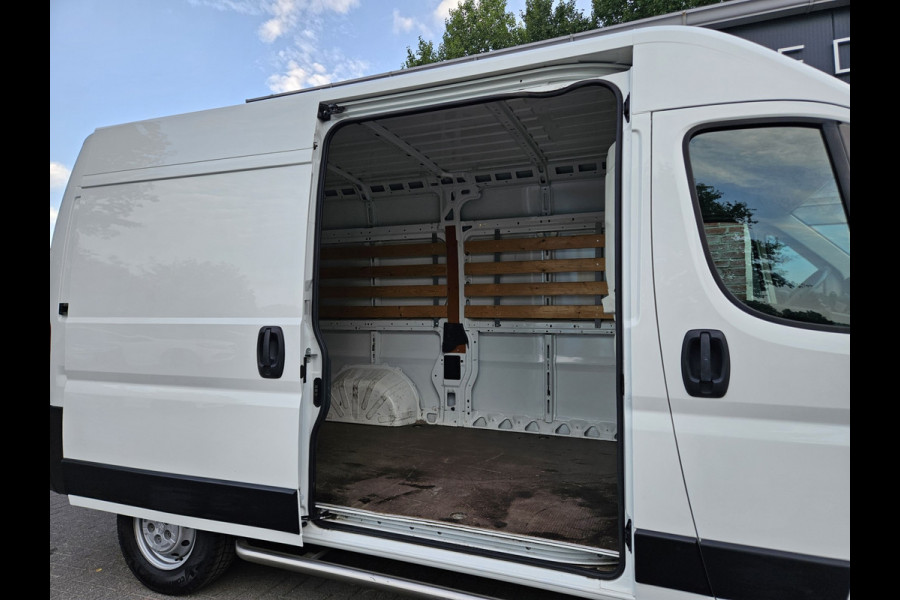 Peugeot Boxer 330 2.2 BlueHDi 140 L2H2 Premium Trekhaak! Airco! NAP! Cruise Control! Nette Bus!