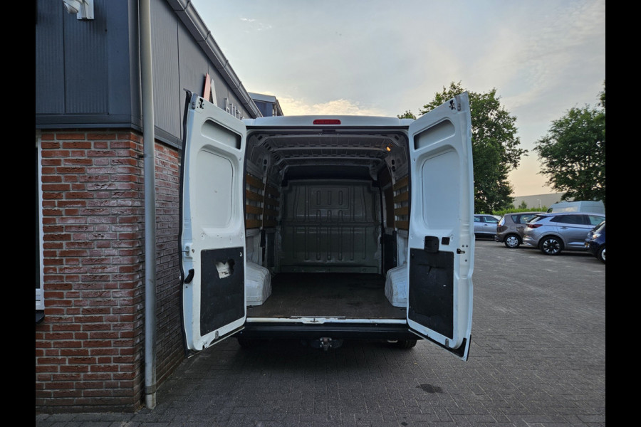 Peugeot Boxer 330 2.2 BlueHDi 140 L2H2 Premium Trekhaak! Airco! NAP! Cruise Control! Nette Bus!