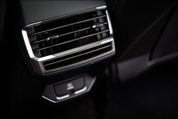 Lynk & Co 01 1.5 261PK Plug-in Hybrid *ZWARTE HEMEL* 360° Camera Pano/dak Apple/Carplay Adaptive/Cruise