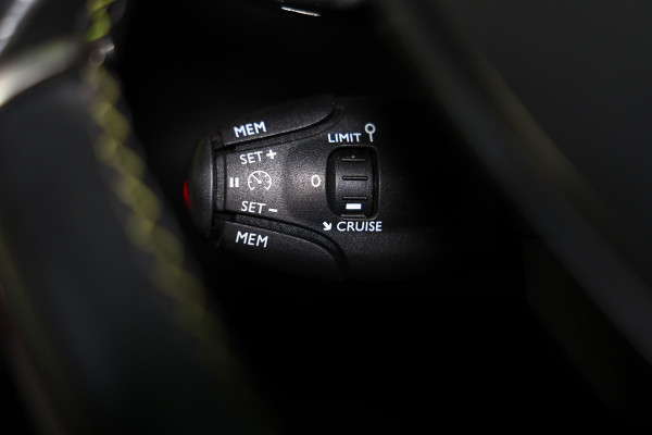 Peugeot 208 1.2 PureTech GT-Line AVM AUTOMAAAT PANO NAVI DRAADLS OPLADEN TOPSTAAT ! 2020