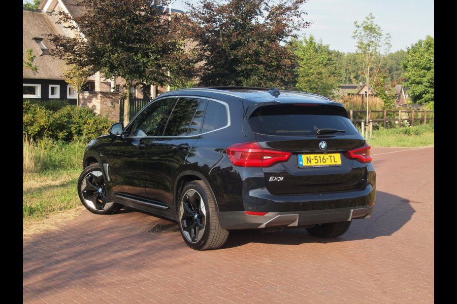 BMW iX3 High Executive 80 kWh | Panoramadak | Head-Up Display | Harman Kardon | Sfeerverlichting | ACC | Apple Carplay |