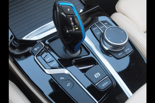 BMW iX3 High Executive 80 kWh | Panoramadak | Head-Up Display | Harman Kardon | Sfeerverlichting | ACC | Apple Carplay |