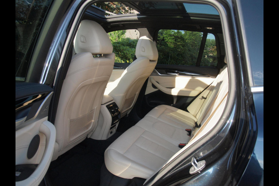 BMW iX3 High Executive 80 kWh | Panoramadak | Head-Up Display | Harman Kardon | Sfeerverlichting | ACC | Apple Carplay |