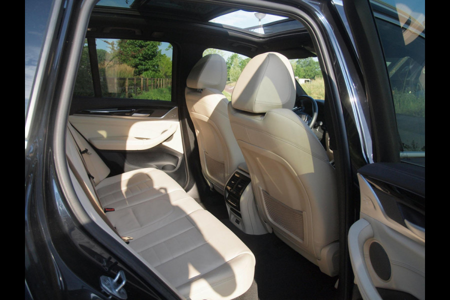 BMW iX3 High Executive 80 kWh | Panoramadak | Head-Up Display | Harman Kardon | Sfeerverlichting | ACC | Apple Carplay |
