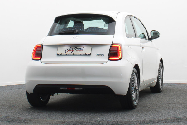 Fiat 500E Icon 42 kWh Virtual Cockpit, Cruise, Apple Carplay, Lane Assist, Climate, DAB, LED, 16''