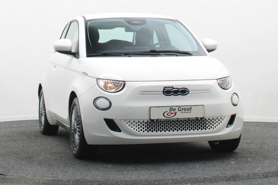 Fiat 500E Icon 42 kWh Virtual Cockpit, Cruise, Apple Carplay, Lane Assist, Climate, DAB, LED, 16''