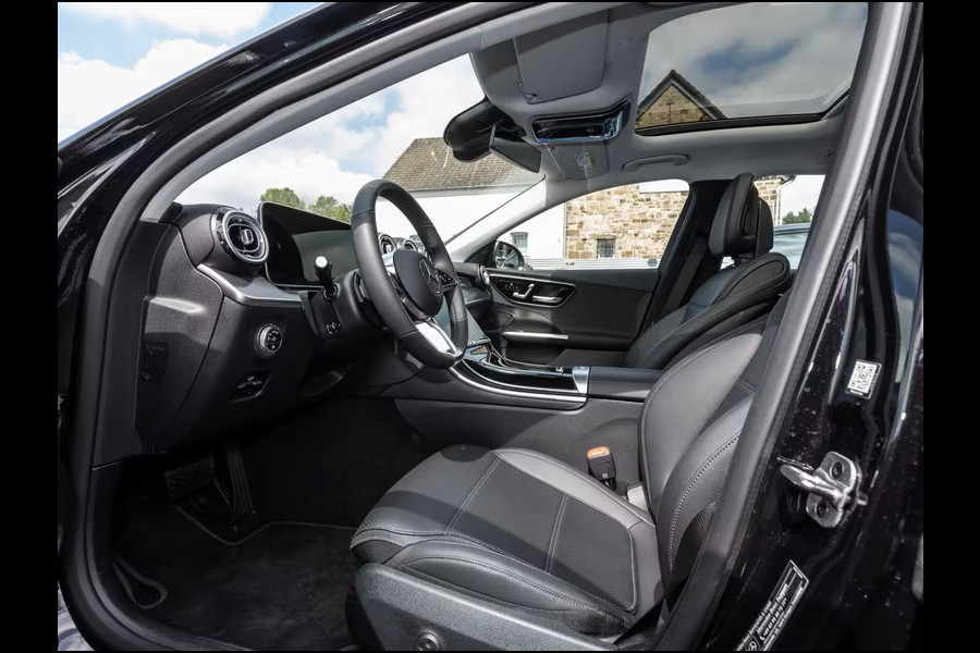 Mercedes-Benz C-Klasse Estate 300e T AVANTGARDE ** LED, PANO, DISTR. MEMORY, WINTER & SPIEGEL-PACK ** Ex MB-AG - 3.425km (!) ** ** INFORMEER OOK NAAR ONZE AANTREKKELIJKE FINANCIAL-LEASE TARIEVEN **