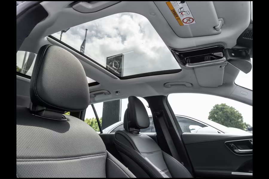 Mercedes-Benz C-Klasse Estate 300e T AVANTGARDE ** LED, PANO, DISTR. MEMORY, WINTER & SPIEGEL-PACK ** Ex MB-AG - 3.425km (!) ** ** INFORMEER OOK NAAR ONZE AANTREKKELIJKE FINANCIAL-LEASE TARIEVEN **