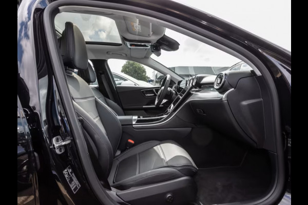 Mercedes-Benz C-Klasse Estate 300e T AVANTGARDE ** LED, PANO, DISTR. MEMORY, WINTER & SPIEGEL-PACK ** Ex MB-AG - 3.425km (!) ** ** INFORMEER OOK NAAR ONZE AANTREKKELIJKE FINANCIAL-LEASE TARIEVEN **