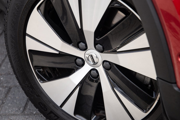 Volvo XC40 1.5 T5 Recharge Inscription / SOH 88% / Trekhaak / Panorama / 360 Camera