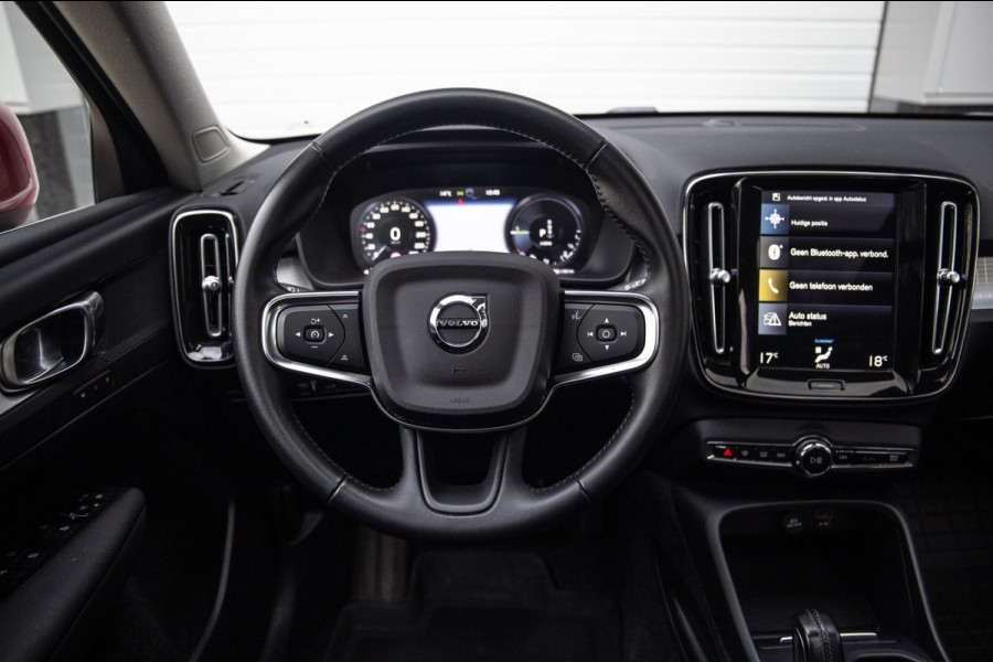 Volvo XC40 1.5 T5 Recharge Inscription / SOH 88% / Trekhaak / Panorama / 360 Camera
