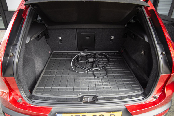 Volvo XC40 1.5 T5 Recharge Inscription / SOH 88% / Trekhaak / Panorama / 360 Camera