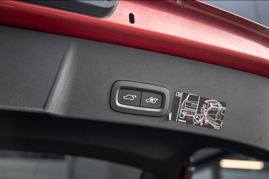 Volvo XC40 1.5 T5 Recharge Inscription / SOH 88% / Trekhaak / Panorama / 360 Camera