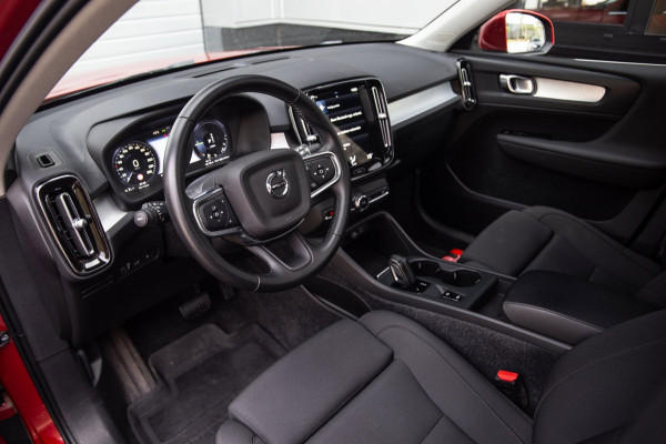 Volvo XC40 1.5 T5 Recharge Inscription / SOH 88% / Trekhaak / Panorama / 360 Camera