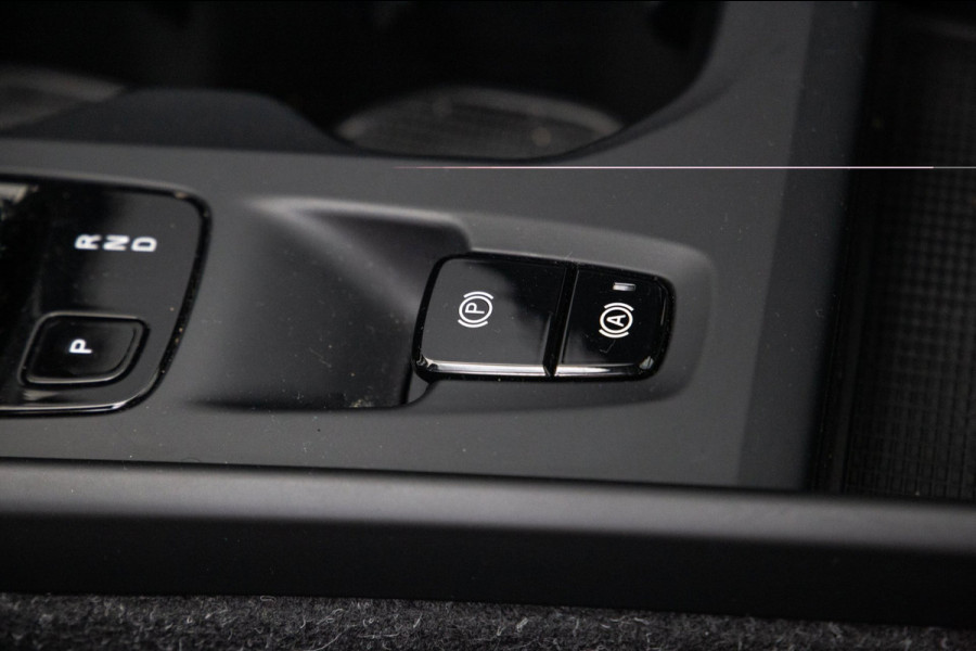 Volvo XC40 1.5 T5 Recharge Inscription / SOH 88% / Trekhaak / Panorama / 360 Camera