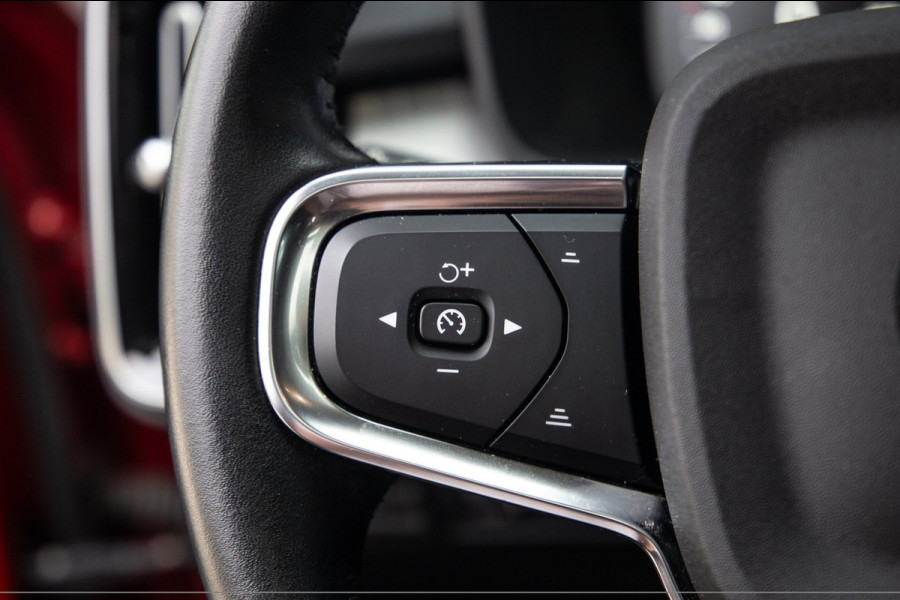 Volvo XC40 1.5 T5 Recharge Inscription / SOH 88% / Trekhaak / Panorama / 360 Camera
